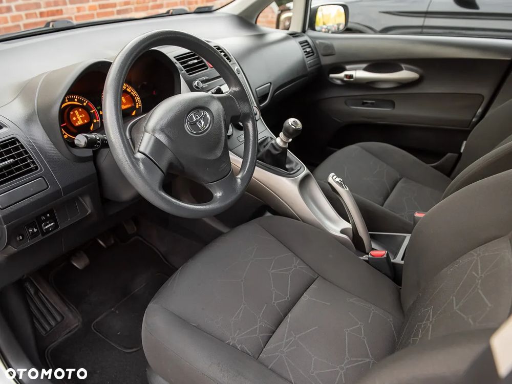 Toyota Auris - 15