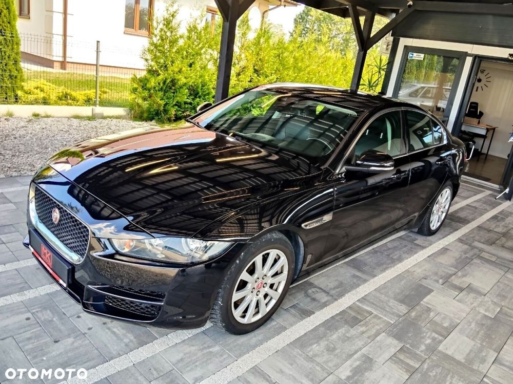 Jaguar XE - 1