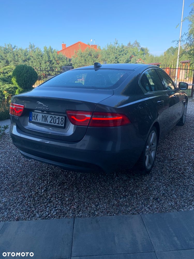 Jaguar XE - 16