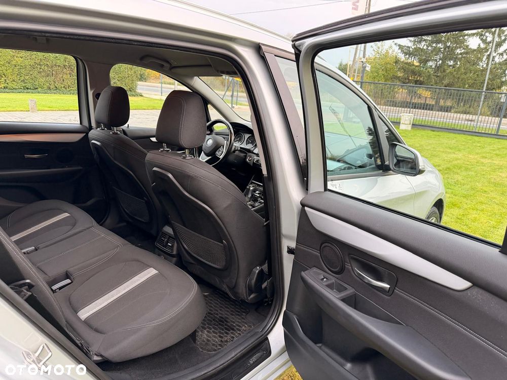 BMW Seria 2 218d - 14