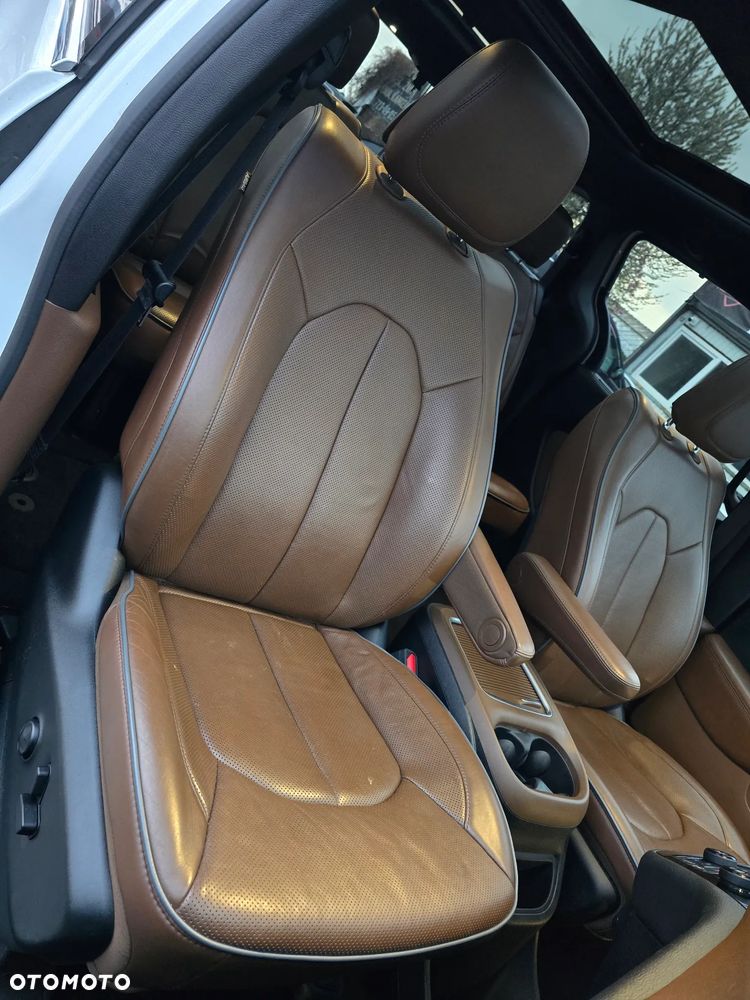 Chrysler Pacifica - 35