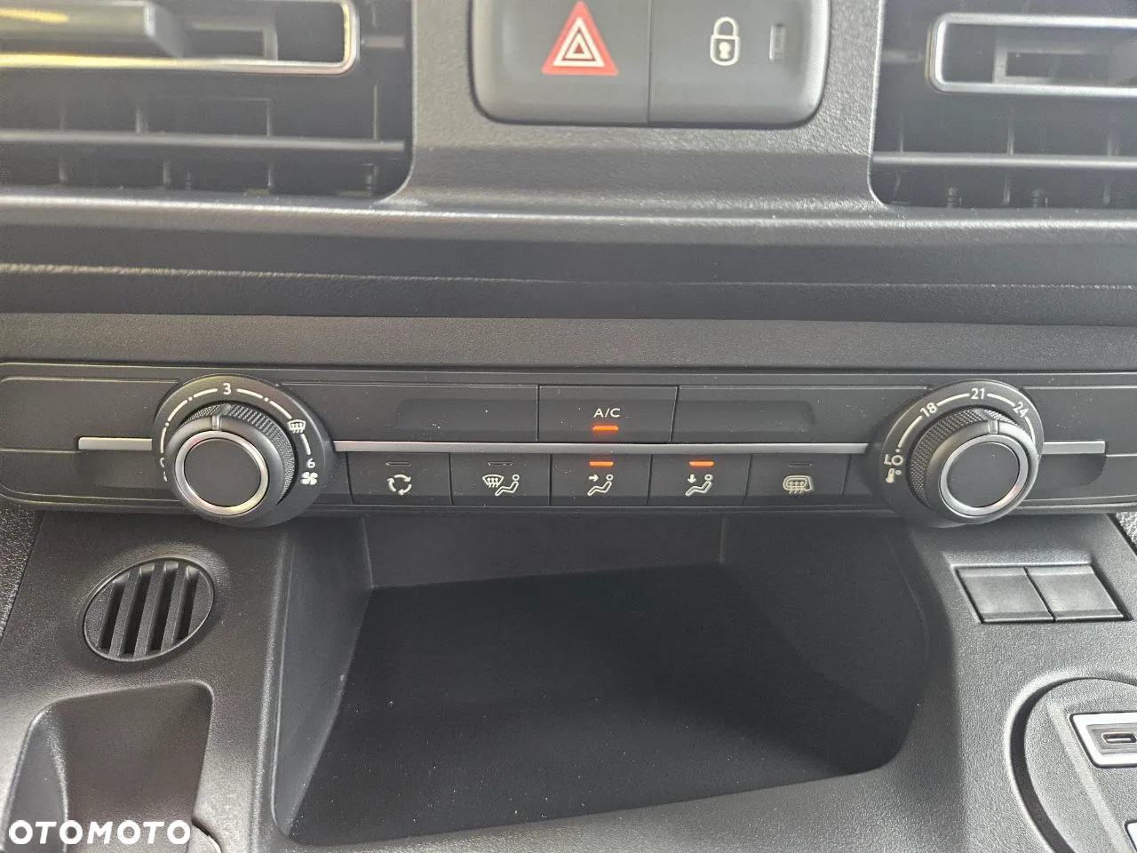 Opel Combo Cargo XL 1.2 110KM MT6 - 27