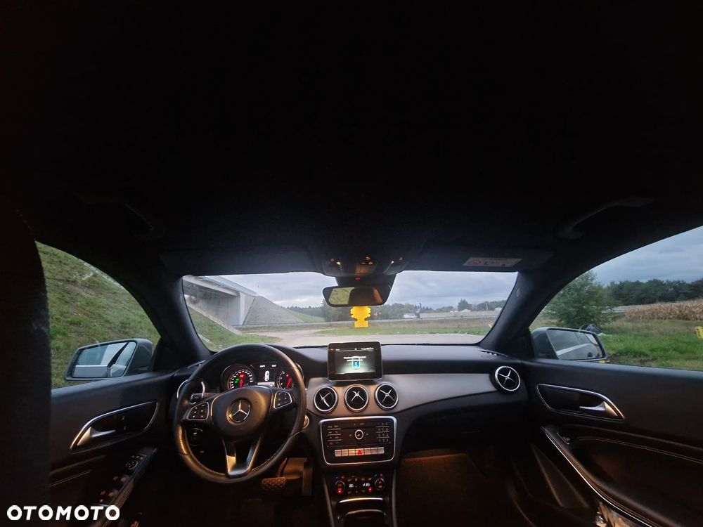 Mercedes-Benz CLA 200 7G-DCT AMG Line - 29