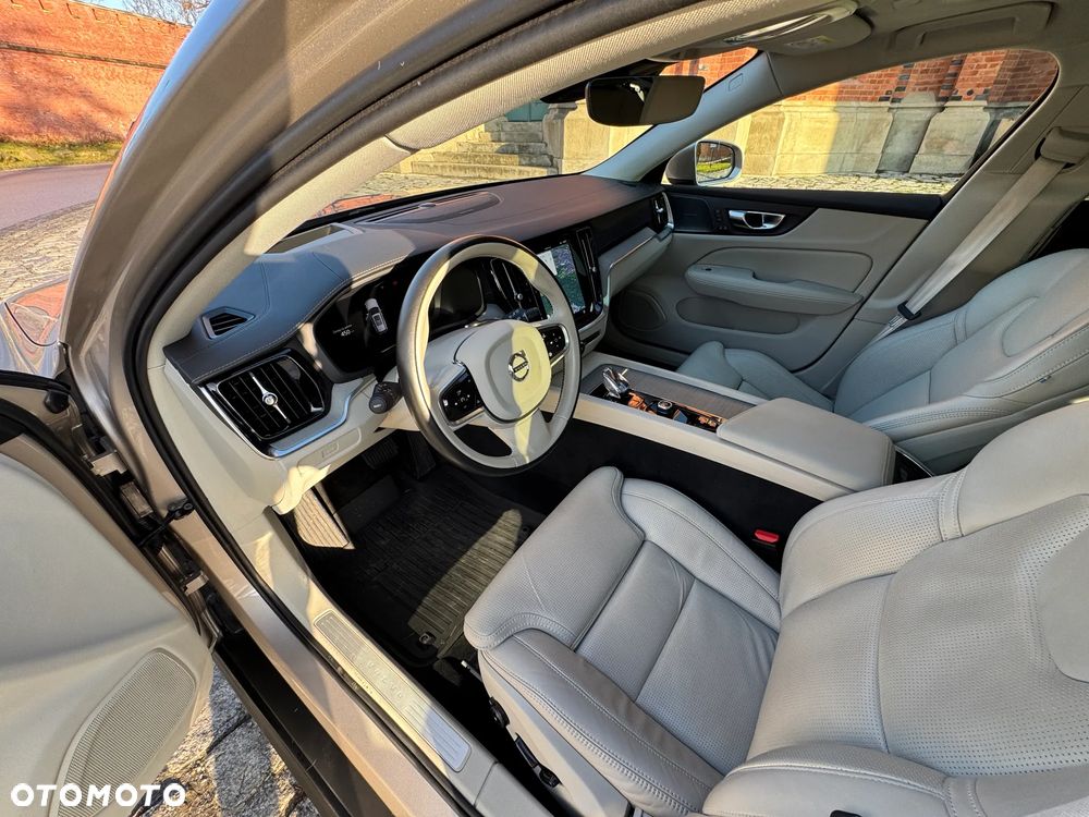 Volvo V60 Cross Country - 9