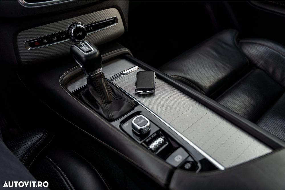 Volvo XC 90 D5 AWD Geartronic Inscription - 32