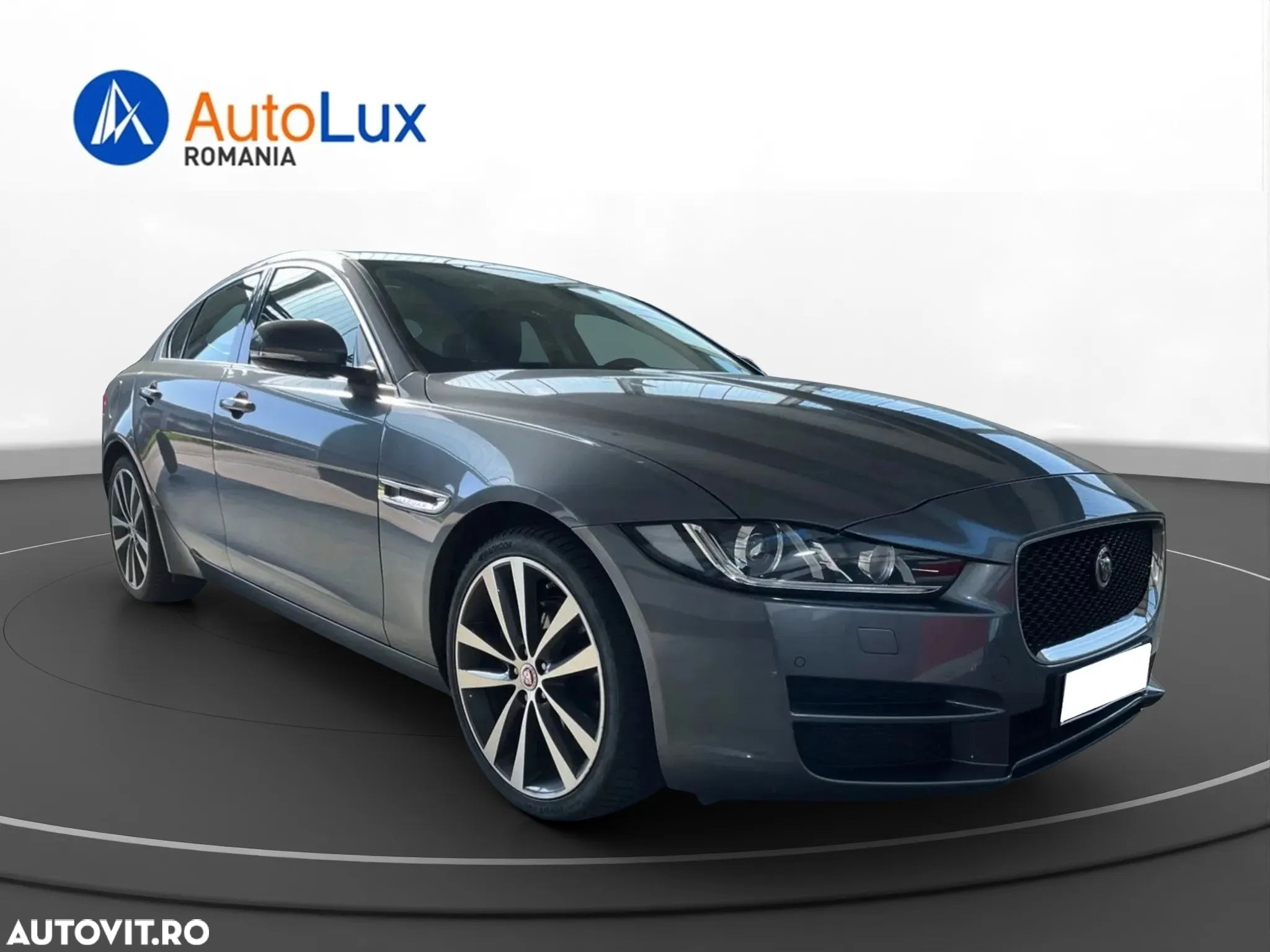 Jaguar XE 2.0 Prestige - 2