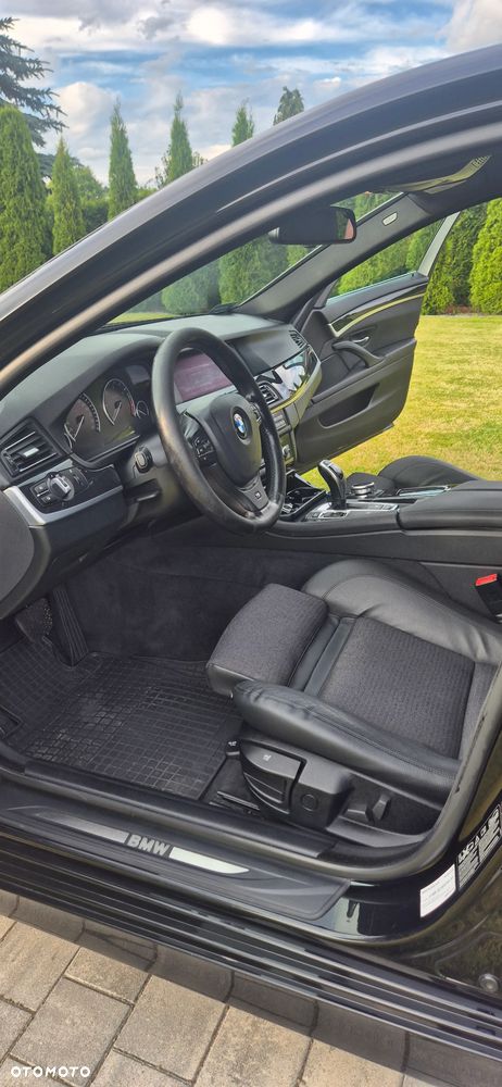 BMW Seria 5 525d xDrive - 11