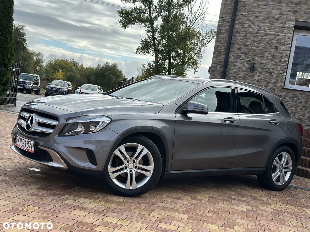 Mercedes-Benz GLA 200 7G-DCT - 4