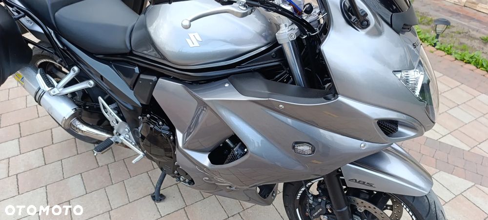 Suzuki GSX - 19