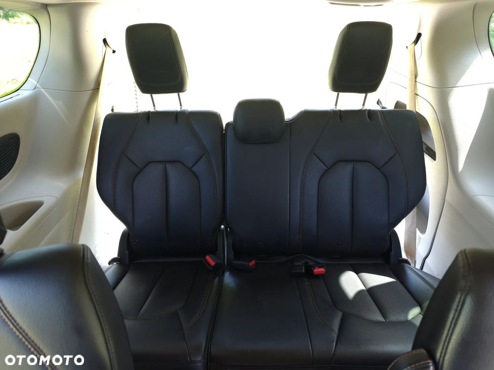 Chrysler Pacifica - 30