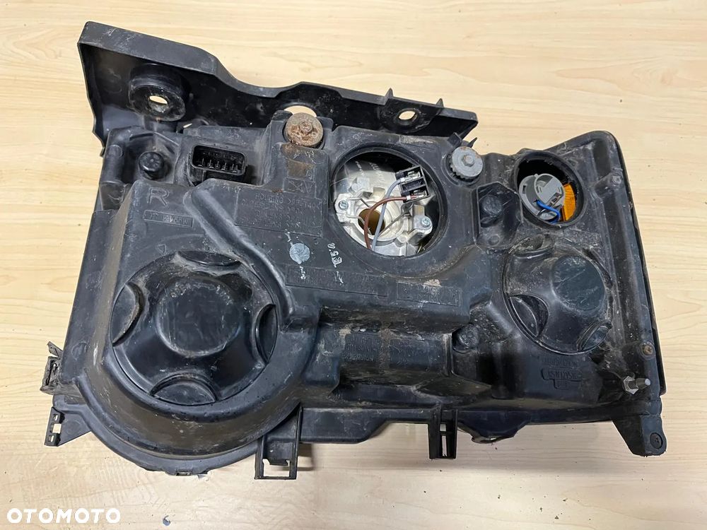 Lampa przednia przód prawa RHD Land Rover Discovery 2 II Lift 2002-04 - 2
