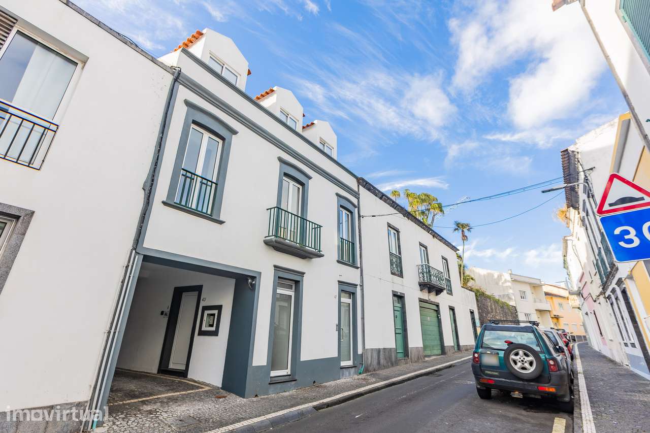 Prédio 5 Apartamentos - Centro de Ponta Delgada - Grande imagem: 2/60