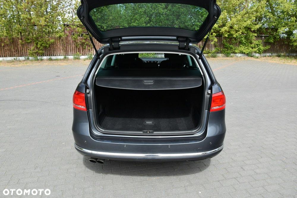 Volkswagen Passat - 25