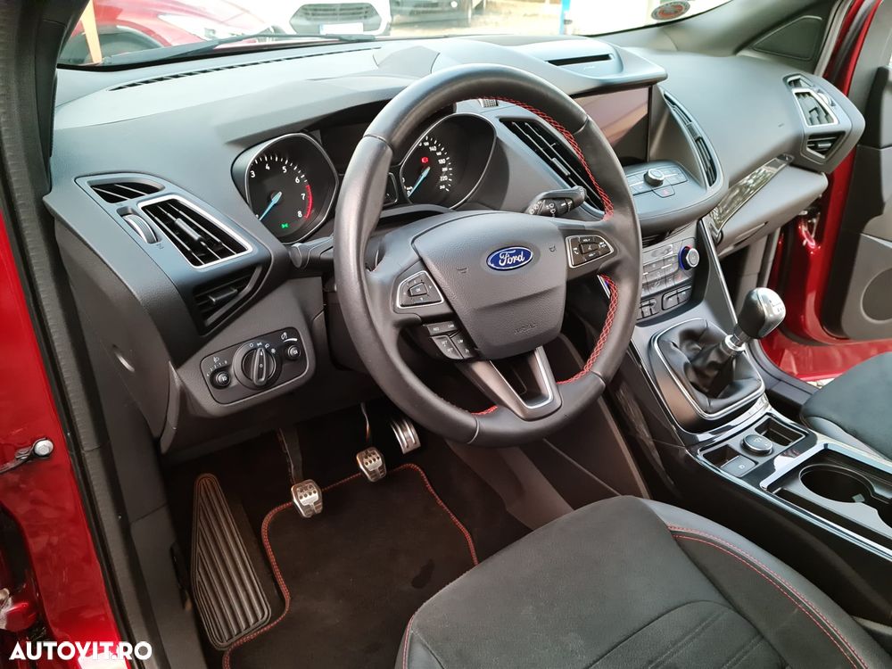 Ford Kuga 1.5 EcoBoost 2x4 ST-Line - 11