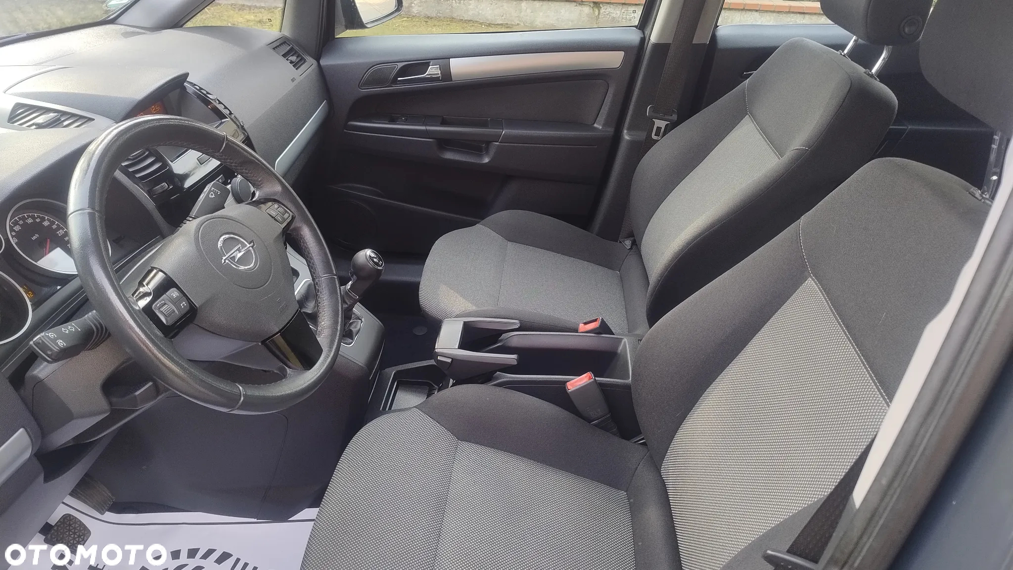Opel Zafira 1.8 Cosmo - 23