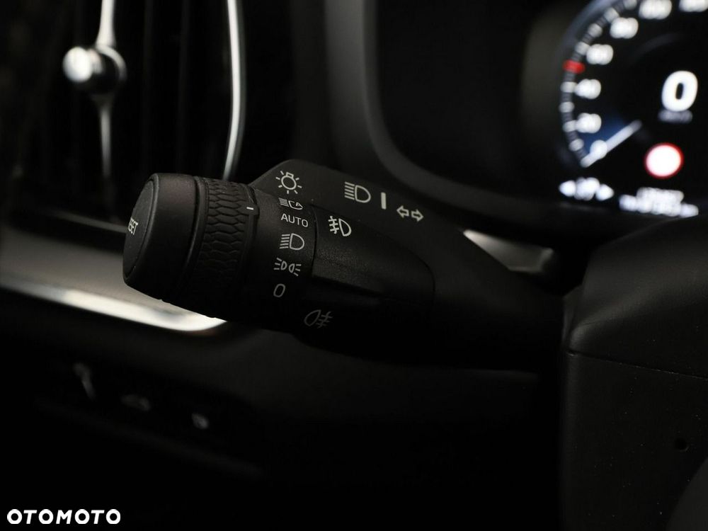 Volvo V60 T8 AWD Recharge Geartronic RDesign - 36
