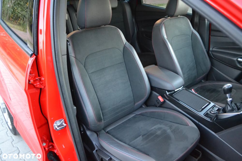 Ford Kuga 1.5 EcoBoost 2x4 ST-Line - 32