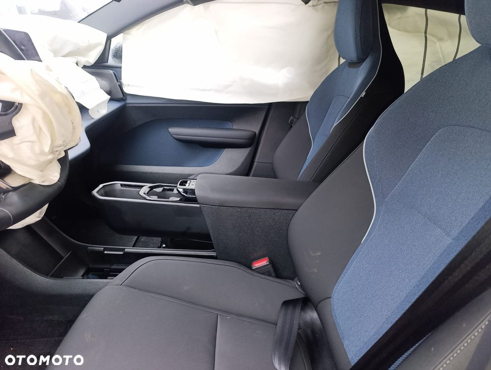 Volvo EX30 Single Motor Extended Range RWD Plus - 9