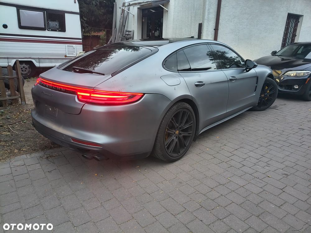 Porsche Panamera 4 - 10