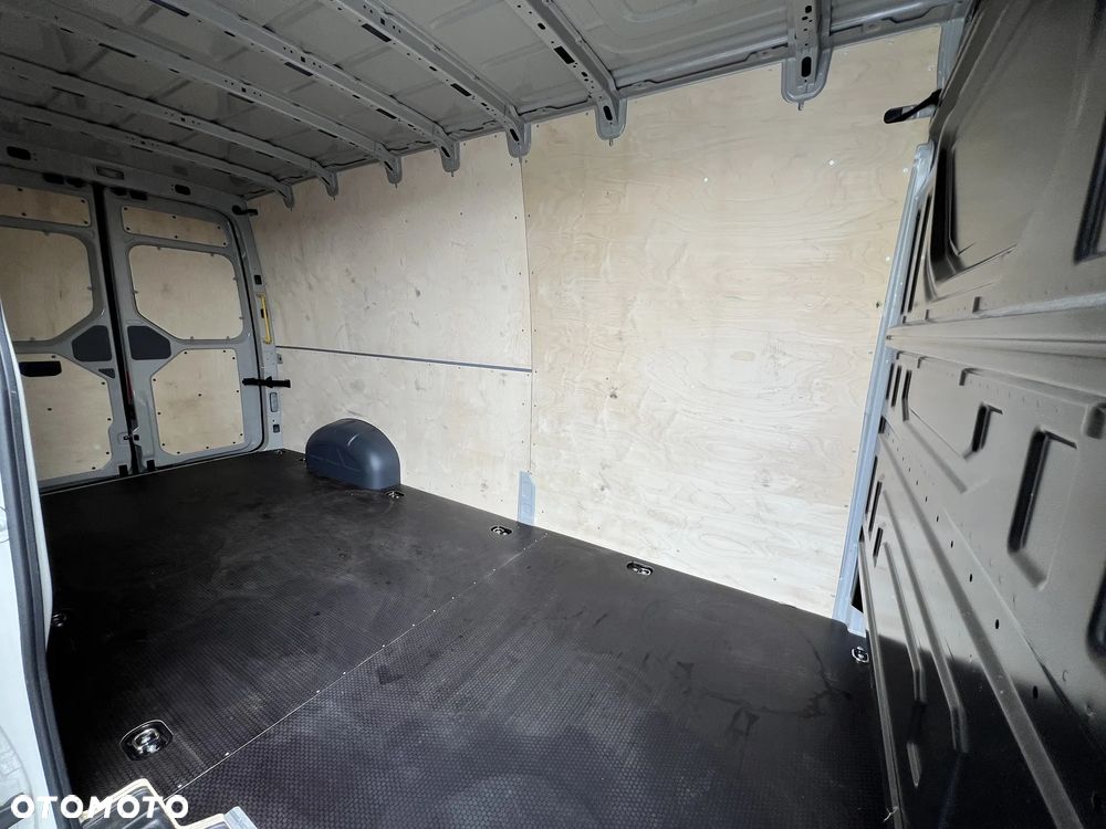 Volkswagen Crafter - 12