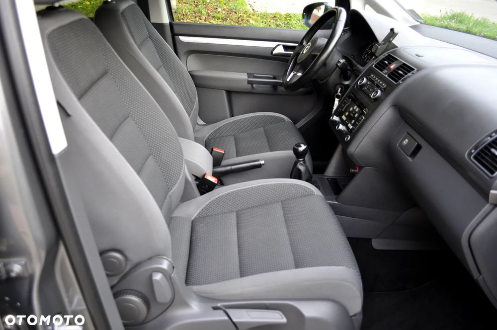 Volkswagen Touran - 17