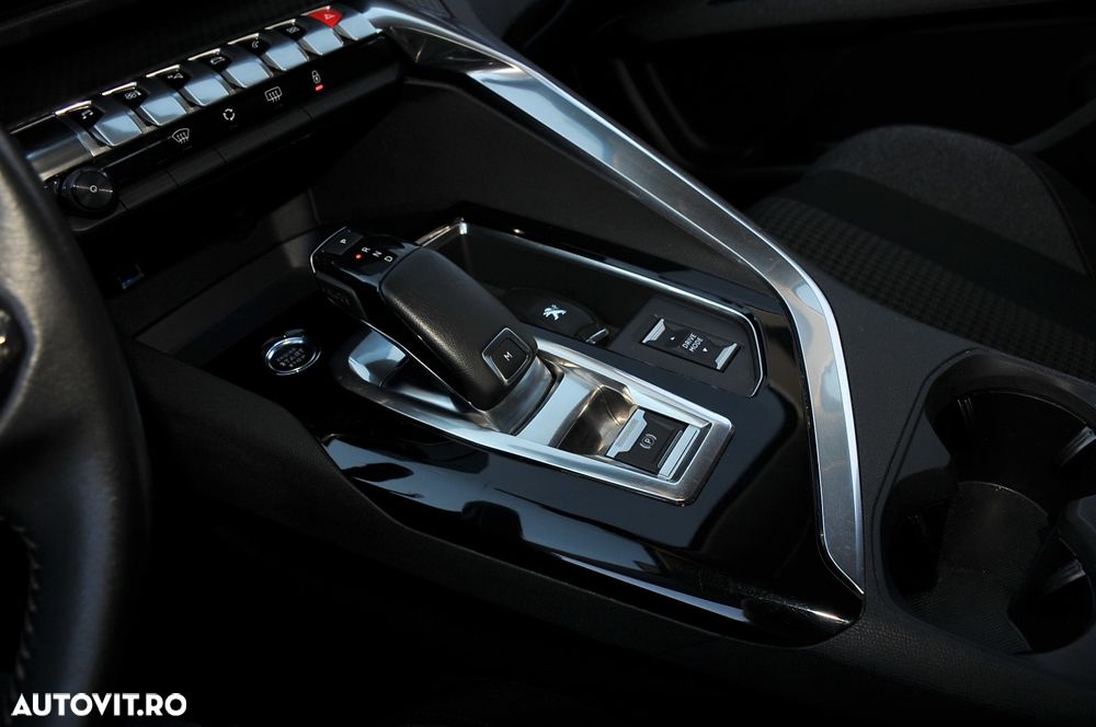 Peugeot 3008 PureTech 130 Stop & Start GPF EAT8 Active Pack - 13