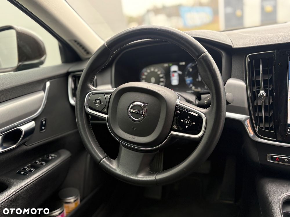 Volvo S90 D4 Momentum Pro - 23