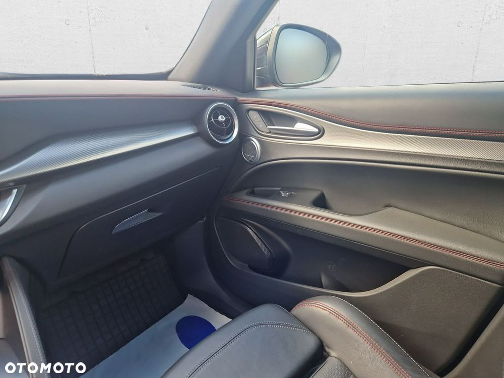 Alfa Romeo Stelvio - 18