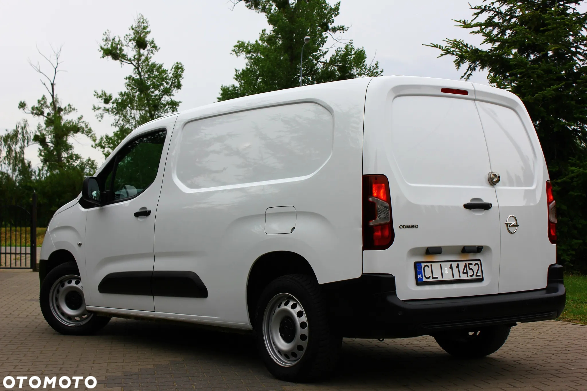 Opel Combo 1.5 CDTI 102KM LONG L2 3 OSOBOWY  NAVIGACJA KAMERA COFANIA CLIMATRONIC DWUSTREFOWY - 9