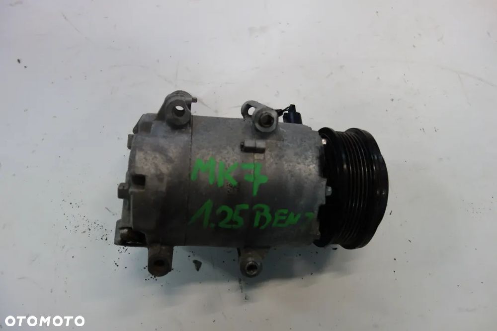 POMPA KOMPRESOR KLIMATYZACJI FORD FIESTA MK7 1.25 BENZYNA AV11-19D629-AC - 1