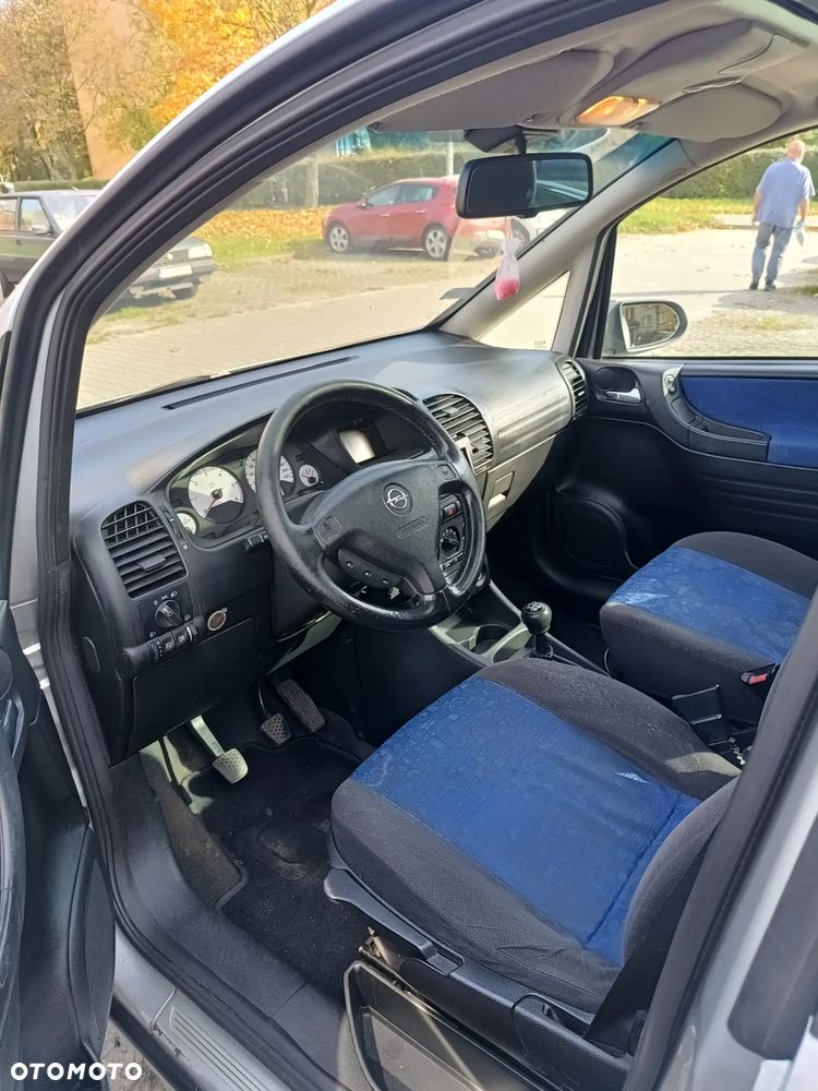 Opel Zafira - 12