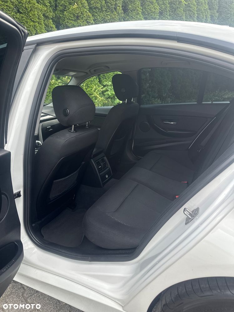 BMW Seria 3 318i - 12