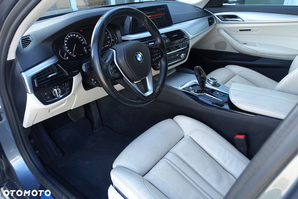 BMW Seria 5 520i GPF - 15
