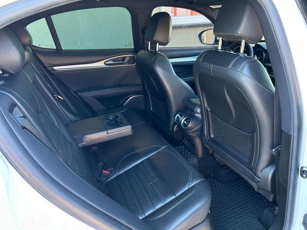 Alfa Romeo Stelvio 2.0 Turbo 16V AT8-Q4 Veloce Ti - 14