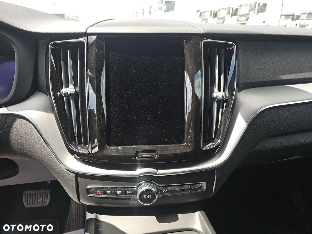 Volvo XC 60 B4 D Essential - 14