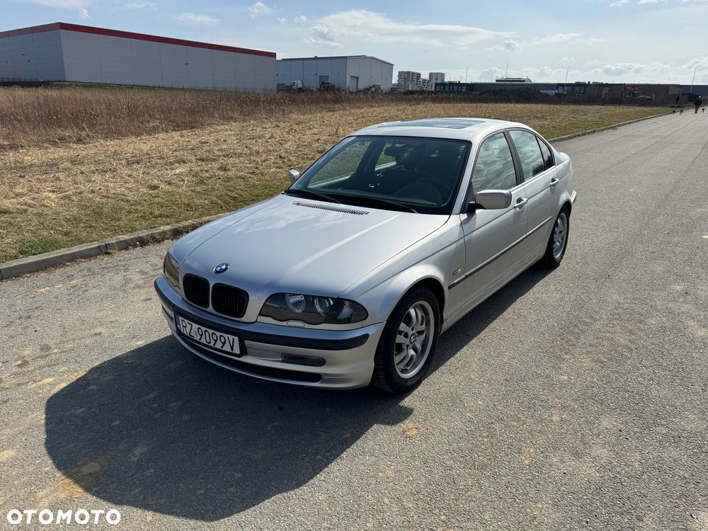 BMW Seria 3 323i - 3