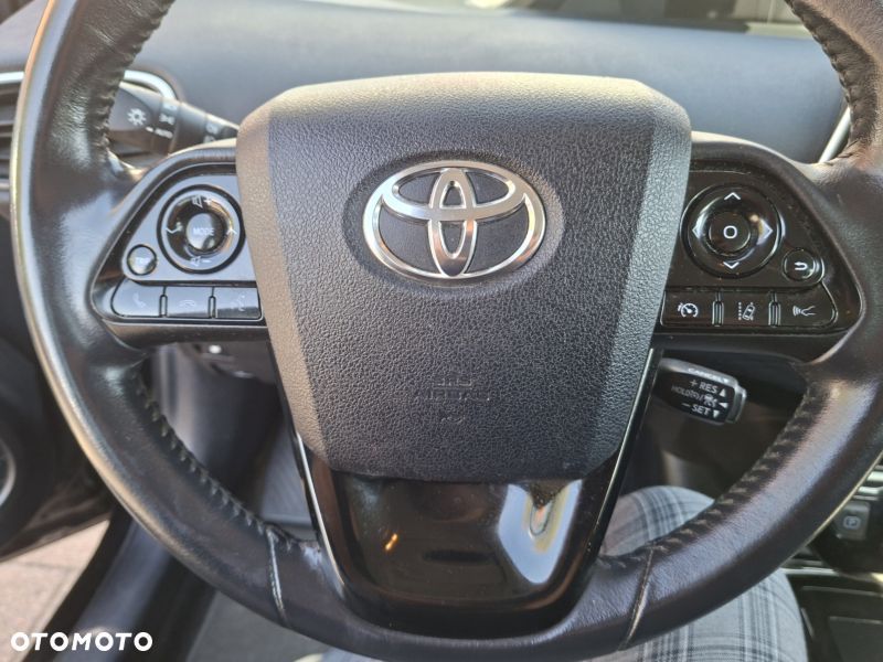 Toyota Prius (Hybrid) Executive - 18