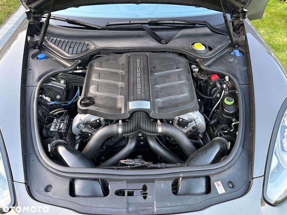 Porsche Panamera 4S Executive - 36