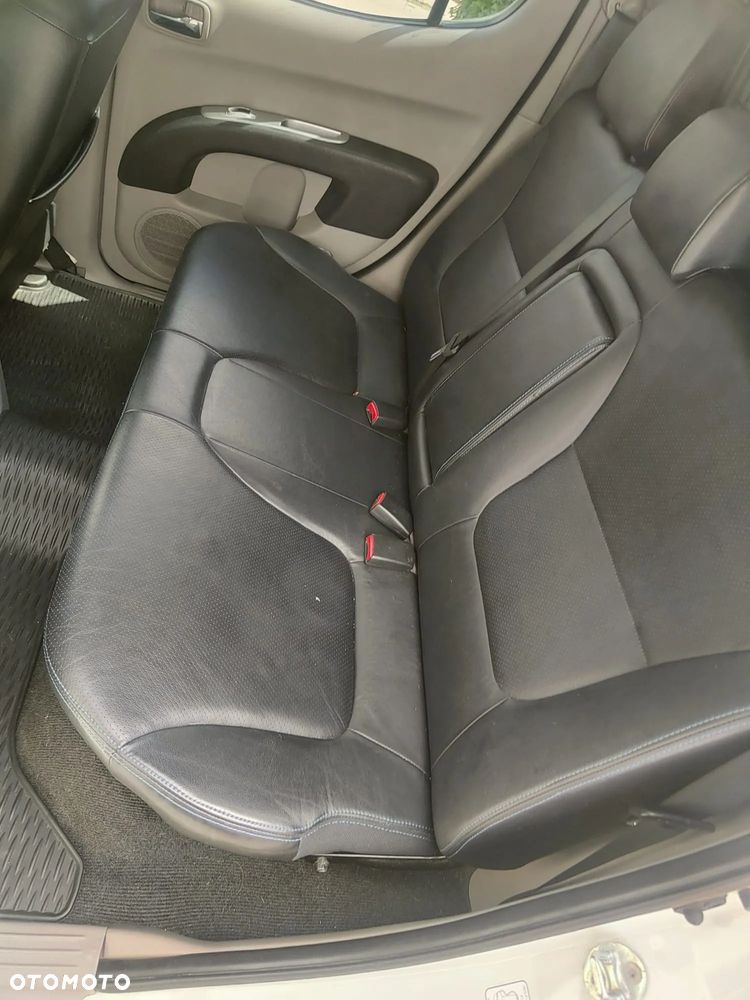 Mitsubishi L200 2.5 DID DC Intense + - 11