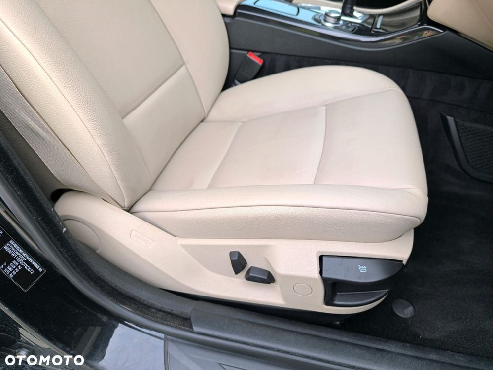 BMW Seria 5 520d xDrive - 22