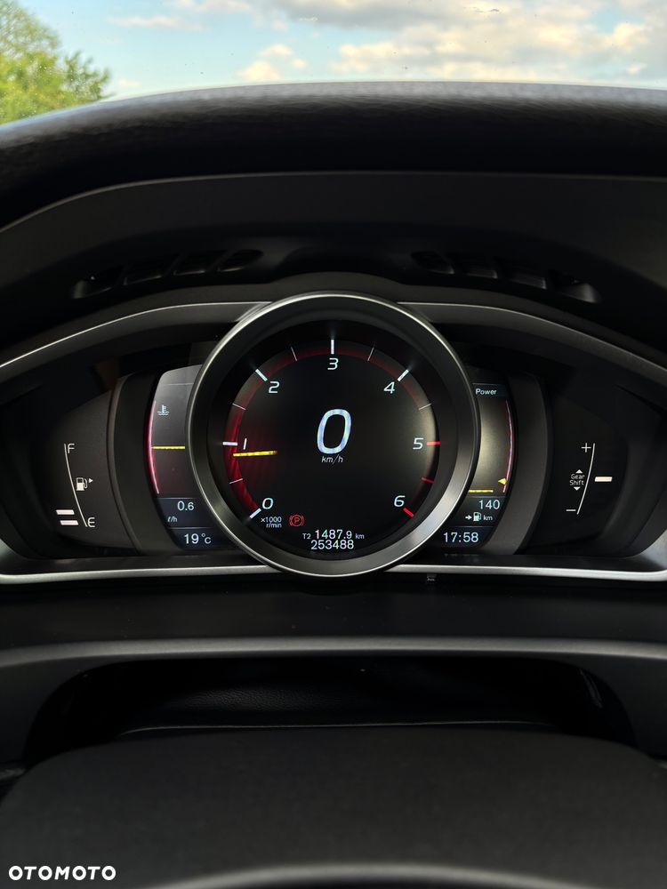 Volvo V40 D2 Momentum - 12