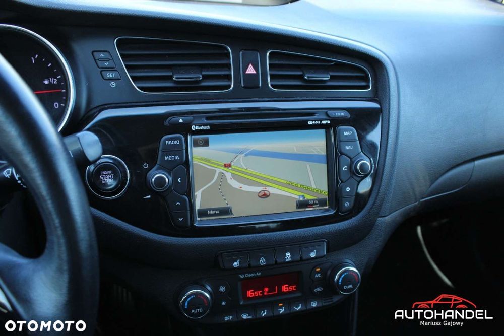 Kia Ceed - 11
