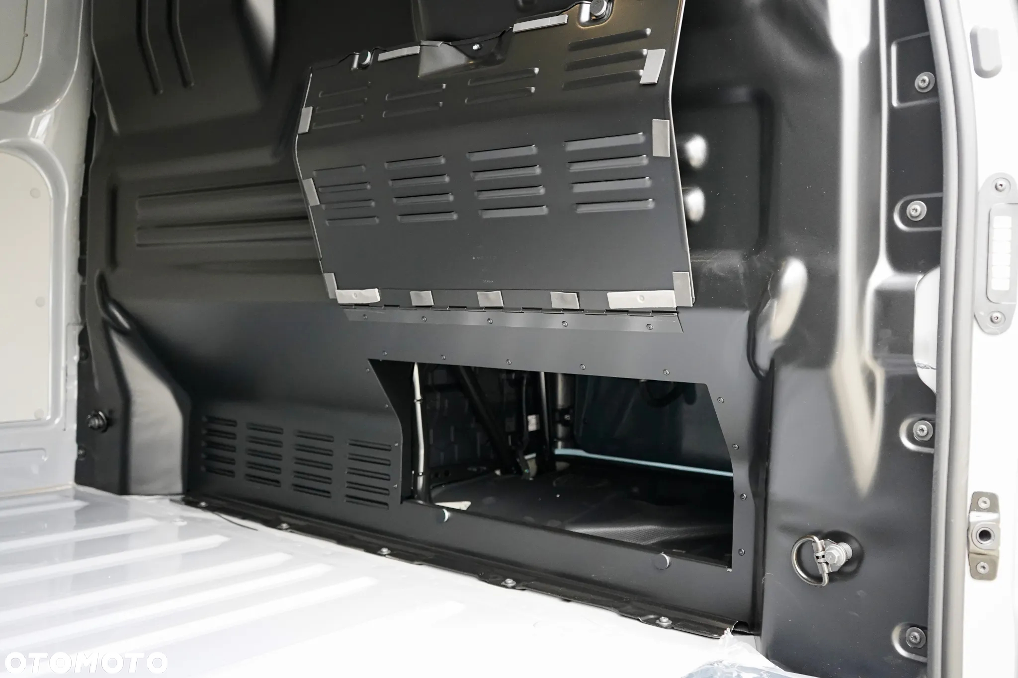 Volkswagen T7 Transporter - 14