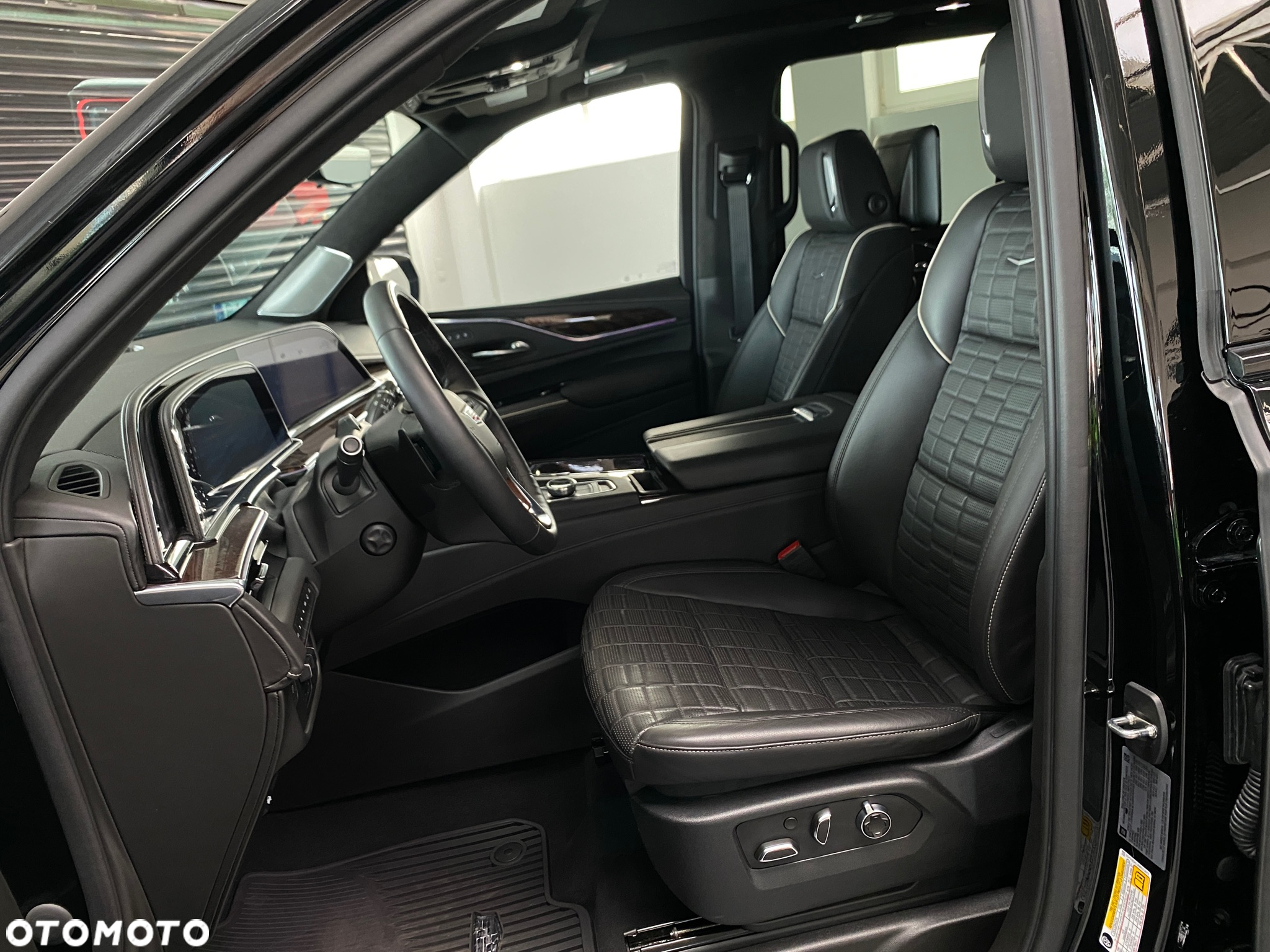 Cadillac Escalade 6.2 V8 AWD AT Platinum - 18