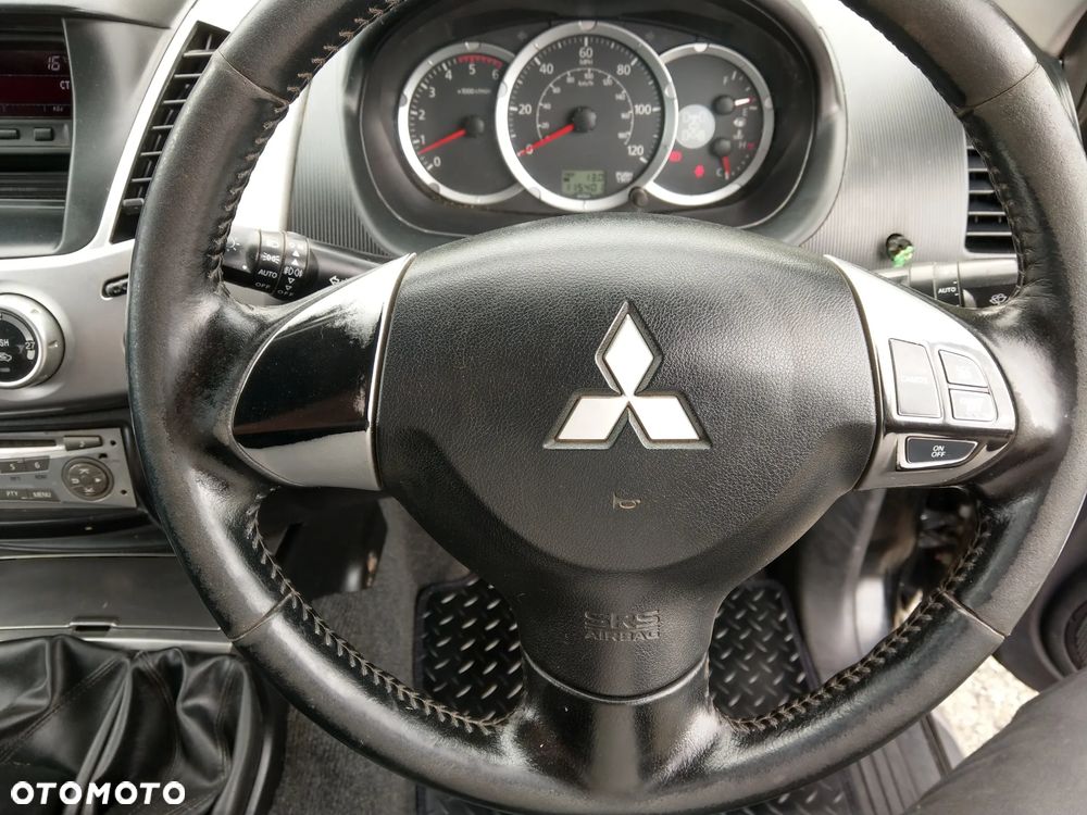 Mitsubishi L200 - 15