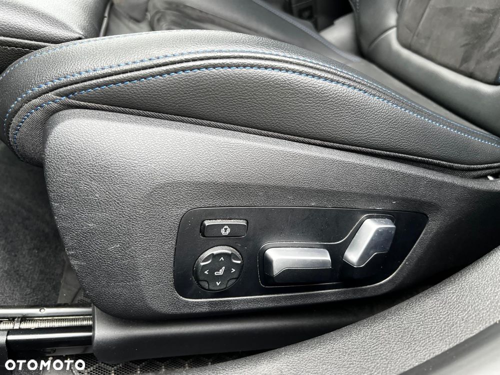 BMW Seria 3 330e M Sport - 15