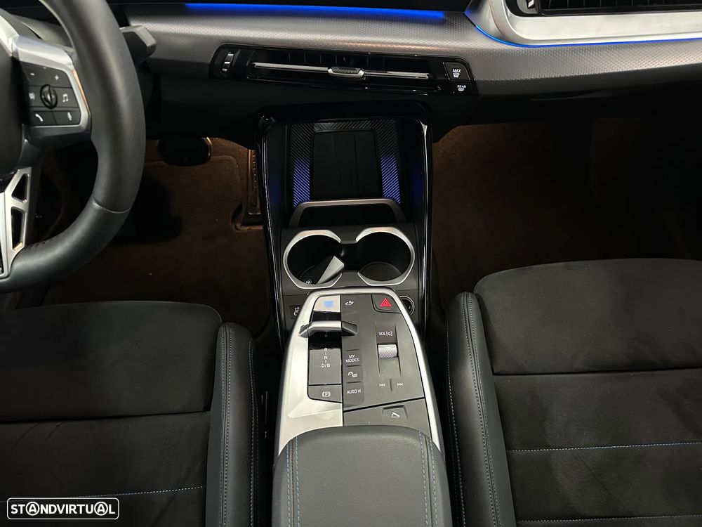 BMW iX2 eDrive20 Pack Desportivo M - 25