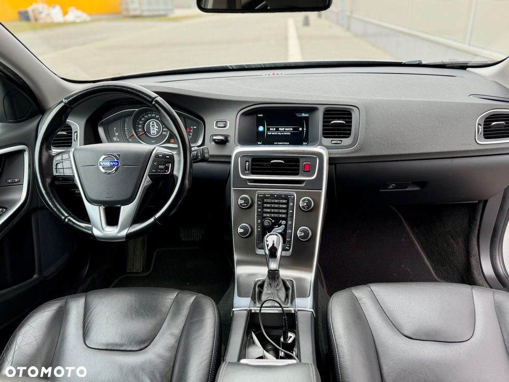 Volvo V60 D4 Geartronic Momentum - 16