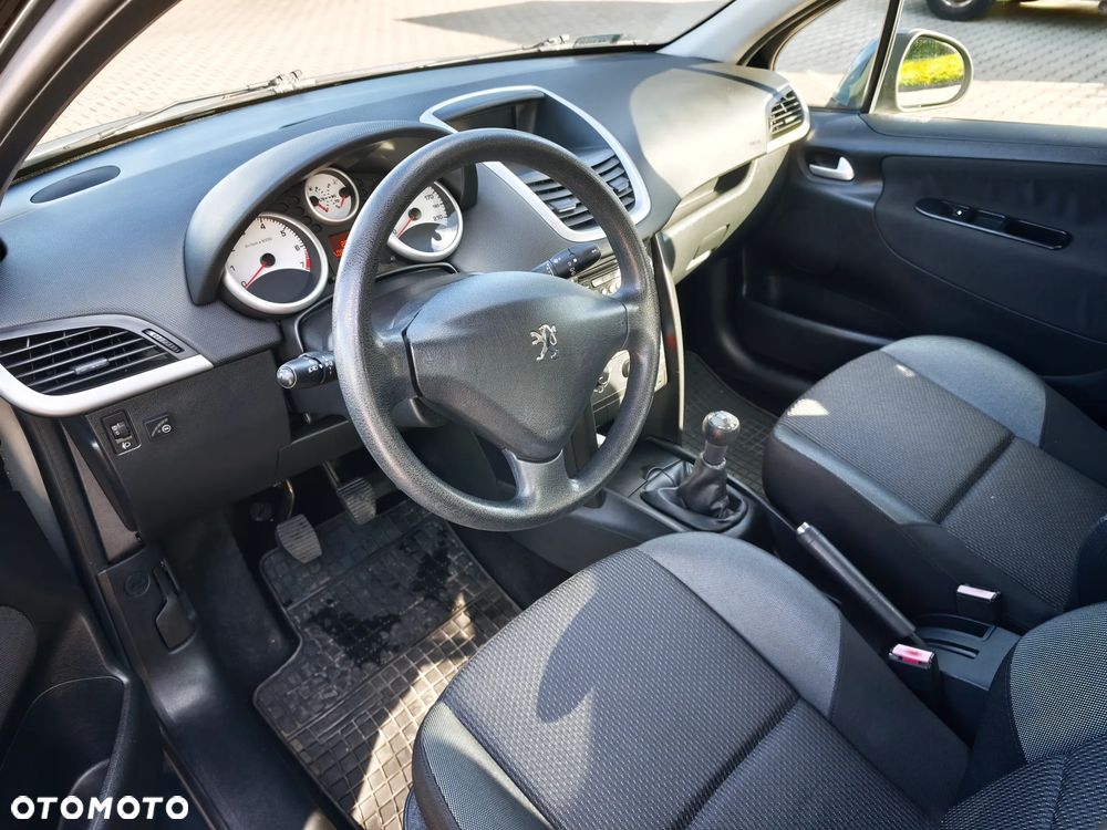 Peugeot 207 - 28