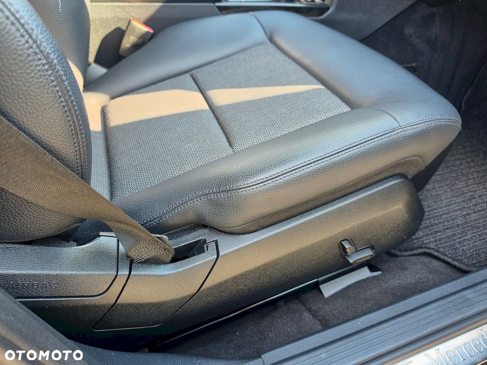 Mercedes-Benz Klasa E 250 CDI DPF BlueEFFICIENCY Avantgarde - 32